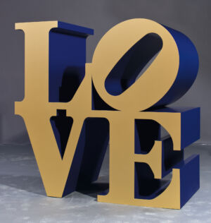 The Wick - Robert Indiana 
LOVE, 1966 - 2002 
Gold Faces Blue Sides Polychrome aluminium 
182.9 x 182.9 x 91.4 cm. (72 x 72 x 36 in.) 
Edition of 6 + 4 AP