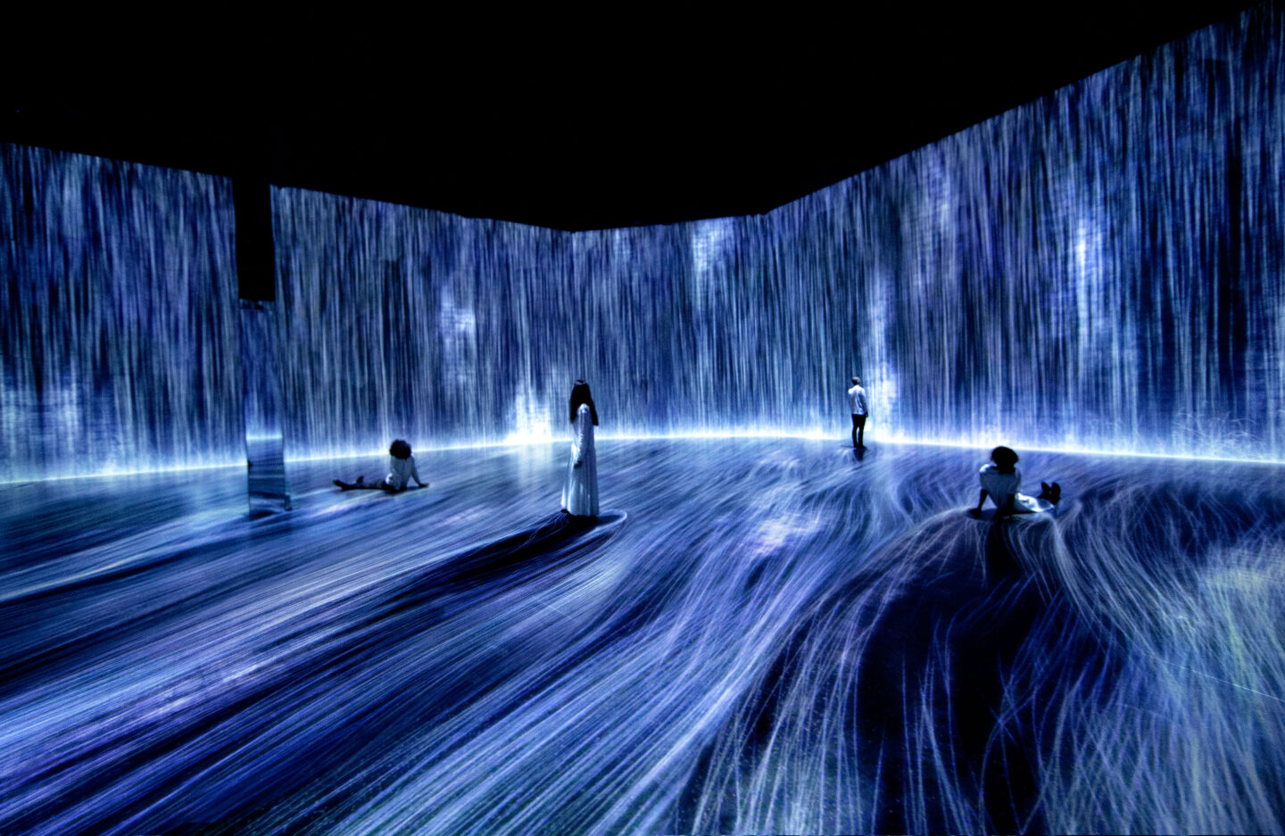 The Wick - teamLab, Universe of Water Particles, Transcending Boundaries, 2017. Sound: Hideaki Takahashi.Installation view of Every Wall is a Door, Superblue Miami, 2021. Sound: Hideaki Takahashi. teamLab, Courtesy of Pace Gallery