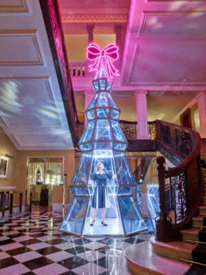 The Wick - Claridge's Christmas Tree 2022 by Sandra Choi for Jimmy Choo 3