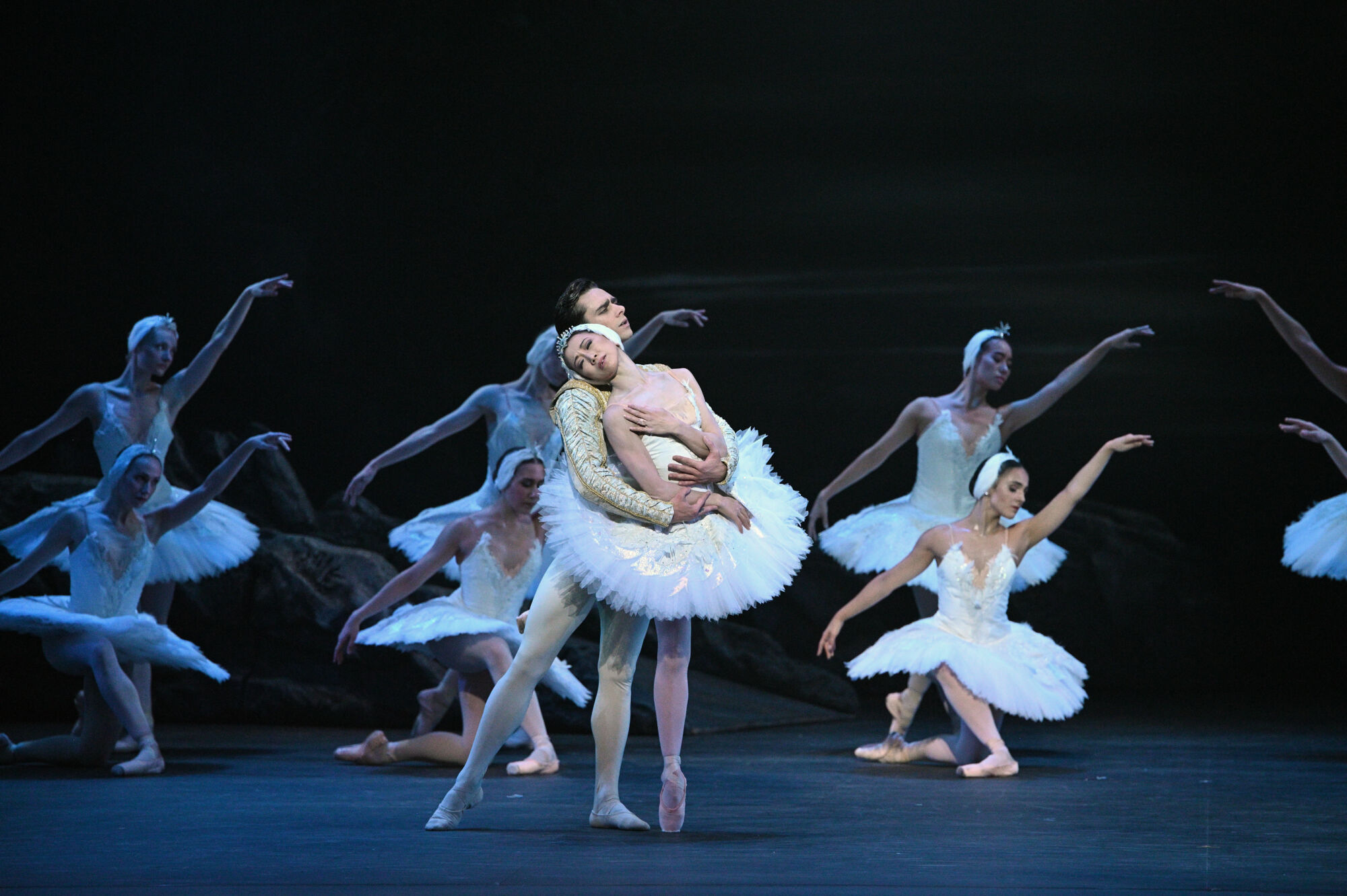 The Wick - Francesco Gabriele Frola & Erina Takahashi in Swan Lake (c) Laurent Liotardo