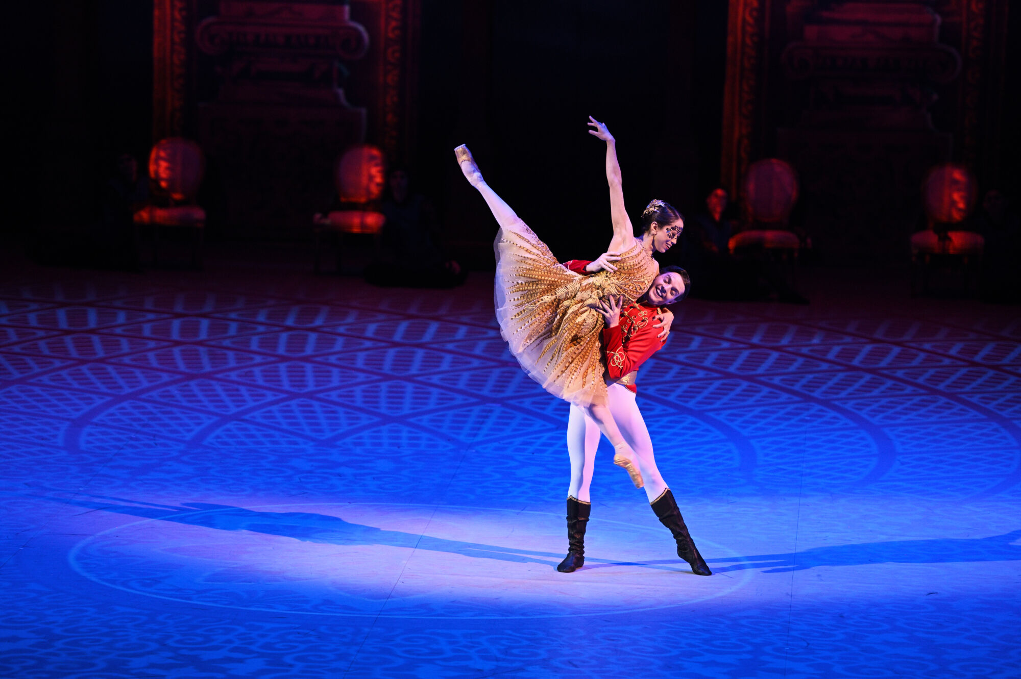 The Wick - Joseph Caley and Erina Takahashi in Cinderella in the round (c) Laurent Liotardo 