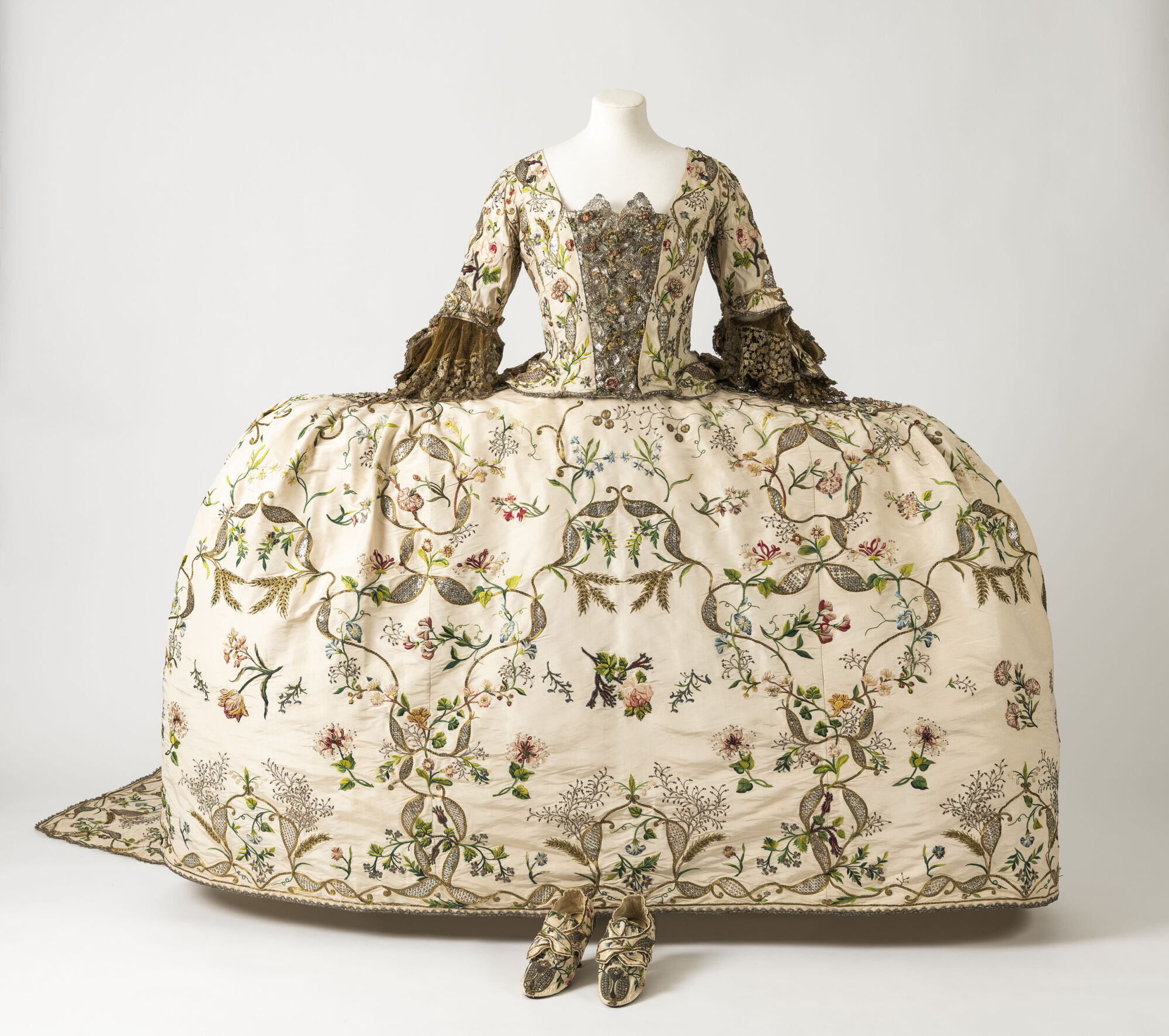 The Wick - British, Court dress (gown, petticoat, stomacher and shoes), c.1740–60.
© Fashion Museum Bath