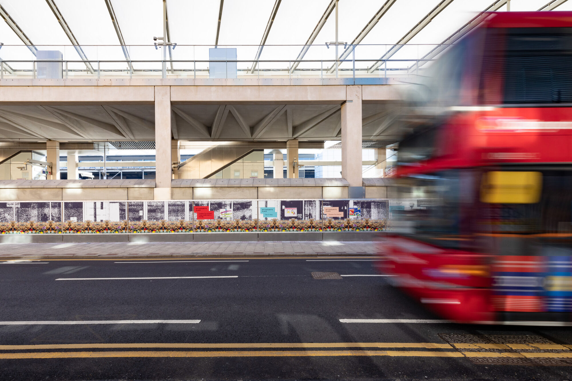 The Wick - Newham Trackside Wall by Sonia Boyce, 2021. Image by Benedict Johnson.