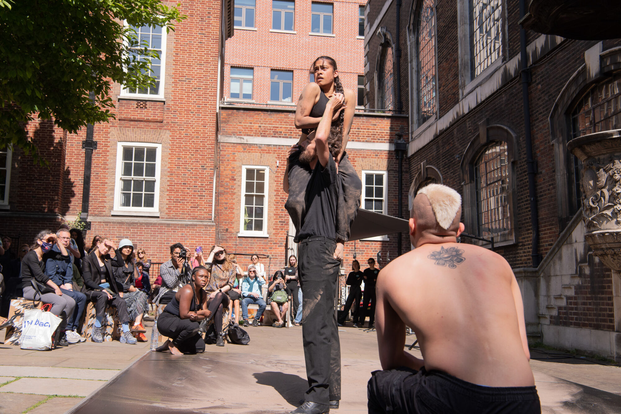 The Wick - Heat Generation (prayer) by Minh Lan Tran performed as part of the London Gallery Weekend performance programme produced in collaboration with UP Projects. Photo: Linda Nylind. Courtesy of London Gallery Weekend