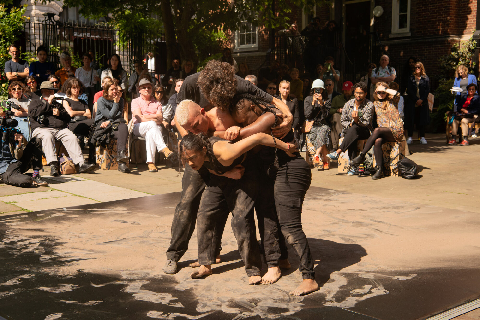 The Wick - Heat Generation (prayer) by Minh Lan Tran performed as part of the London Gallery Weekend performance programme produced in collaboration with UP Projects. Photo: Linda Nylind. Courtesy of London Gallery Weekend