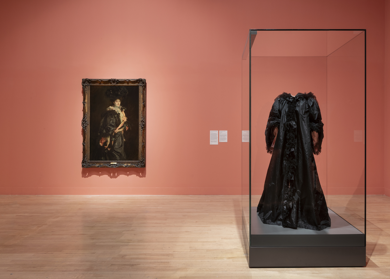 The Wick Culture - Sargent and Fashion installation view with Lady Sassoon, 1907 and Opera cloak, c.1895. Photo © Tate (Jai Monaghan)