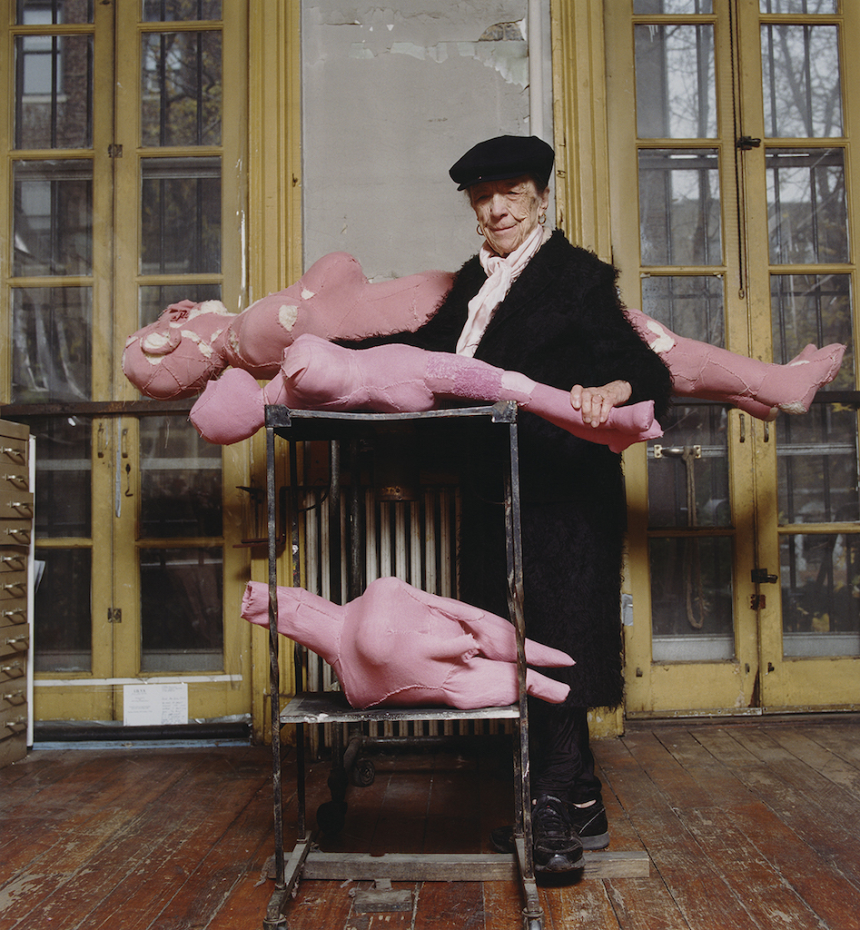 The Wick Culture - Louise Bourgeois with her sculpture, THREE HORIZONTALS, in her home on 20th Street in NYC in 1999 Courtesy The Easton Foundation Photo by Elfie Semotan