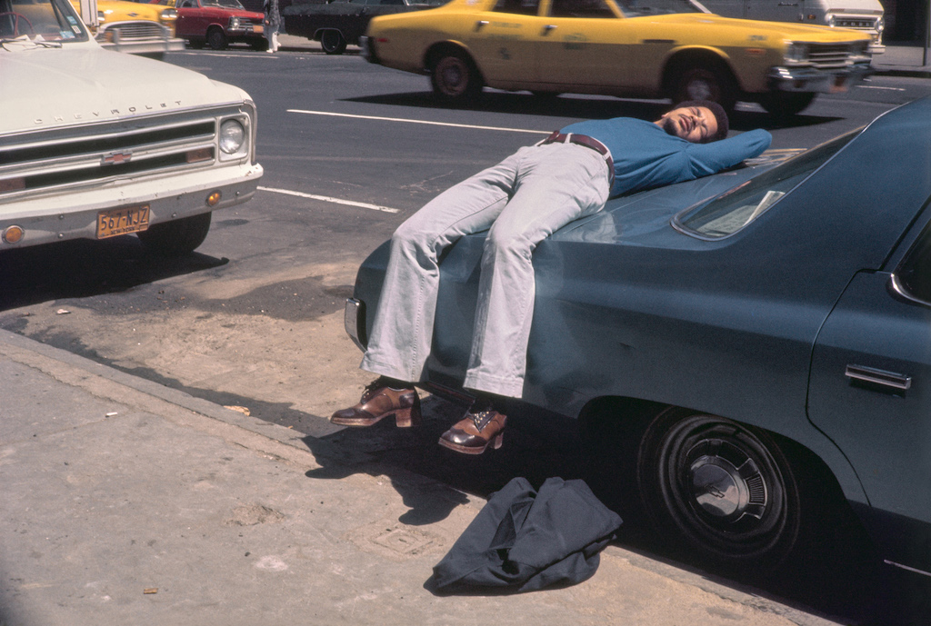 The Wick Culture - Helen Levitt, New York. 1974 © Film Documents LLC, courtesy Zander Galerie, Cologne