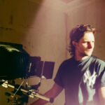 Portrait of artist Baud Postma looking into light next to camera