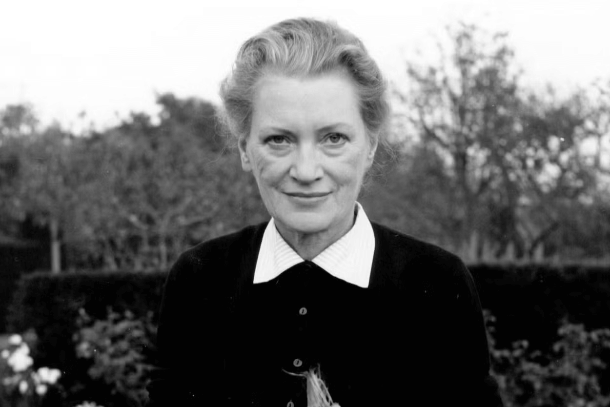 The Wick Culture - Lee Miller dehusking corn in the garden of Farleys House, East Sussex, circa 1960
Roland Penrose/Lee Miller Archives