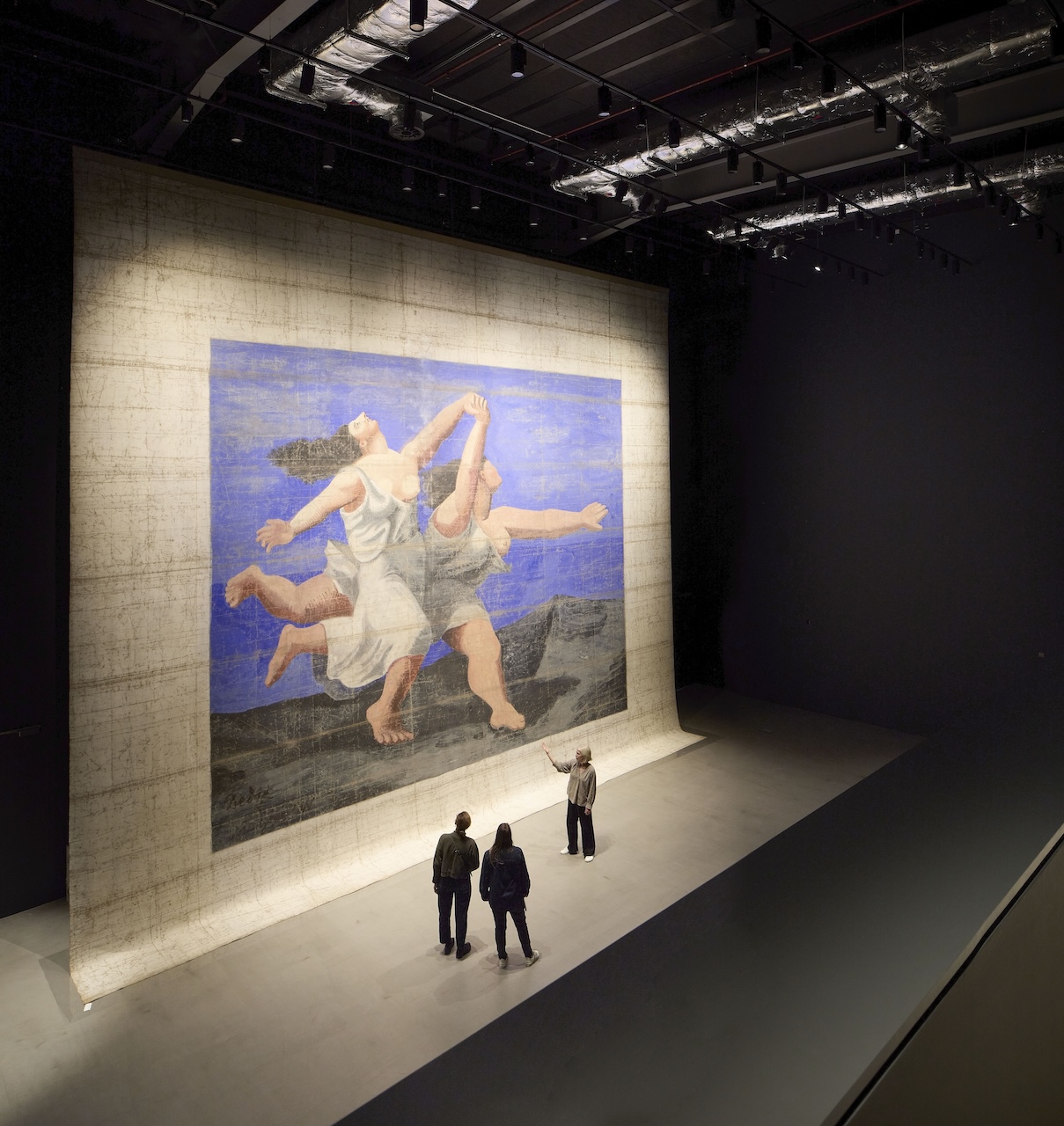 The Wick Culture - The David and Molly Lowell Borthwick
Gallery, displaying the largest Picasso
work in the world, the 1924 front stage
cloth for the Ballets Russes’ production,
Le Train Bleu. Image by Hufton + Crow for
V&A