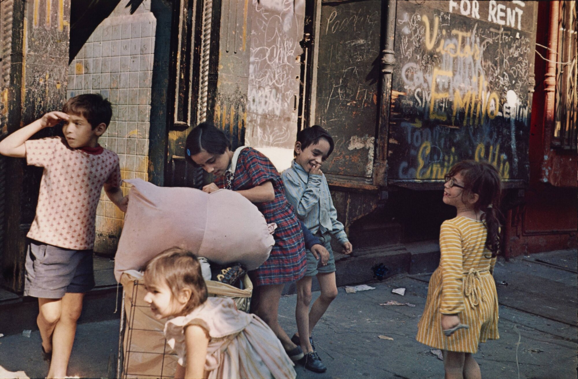 The Wick Culture - Helen Levitt, New York¸1972 © Film Document LLC, courtesy Zander Galerie, Cologne/Paris.