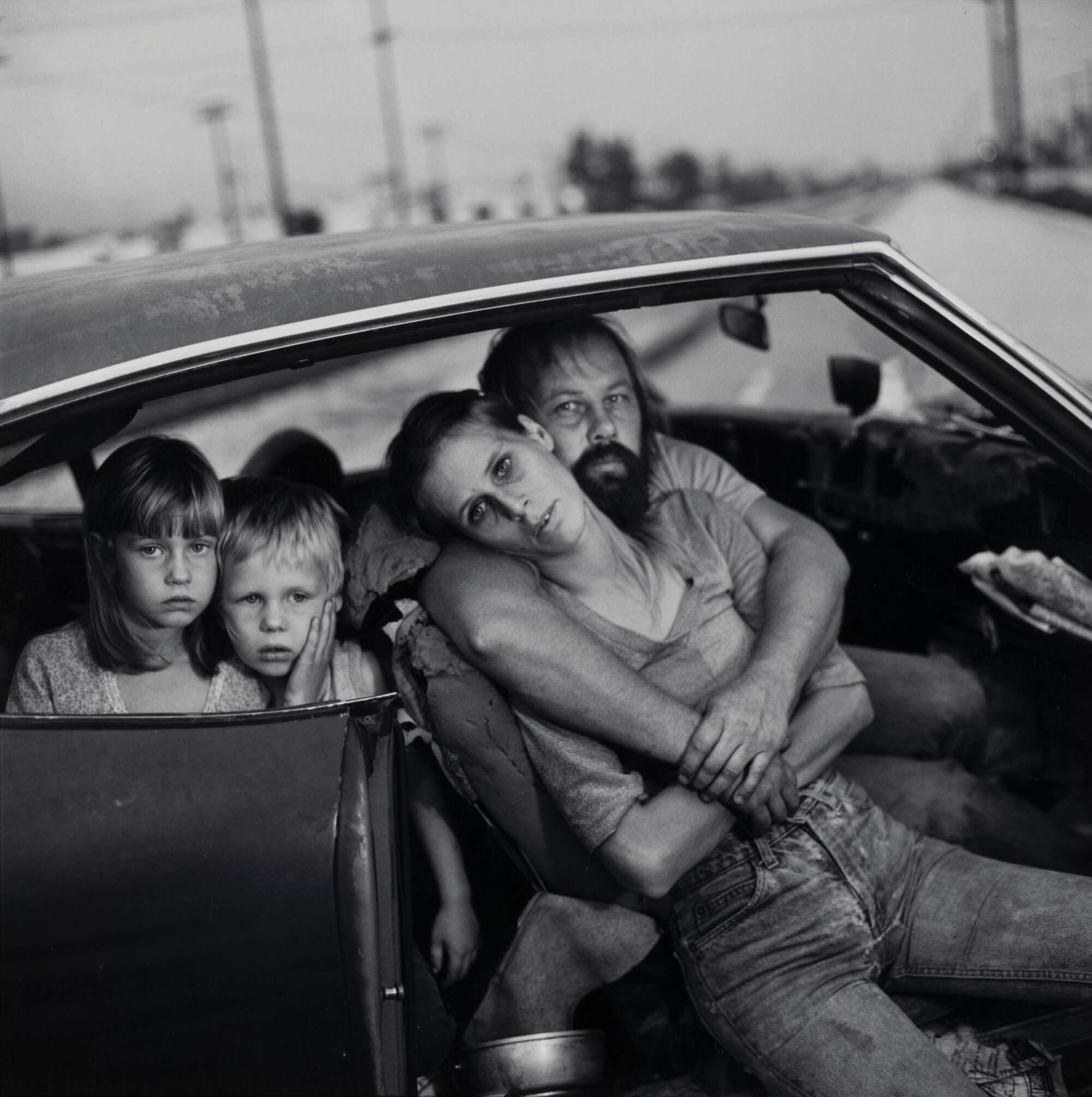 The Wick Culture - Mary Ellen Mark, The Damm Family in Their Car, Los Angeles, California 1987 © Mary Ellen Mark, Courtesy of The Mary Ellen Mark Foundation.